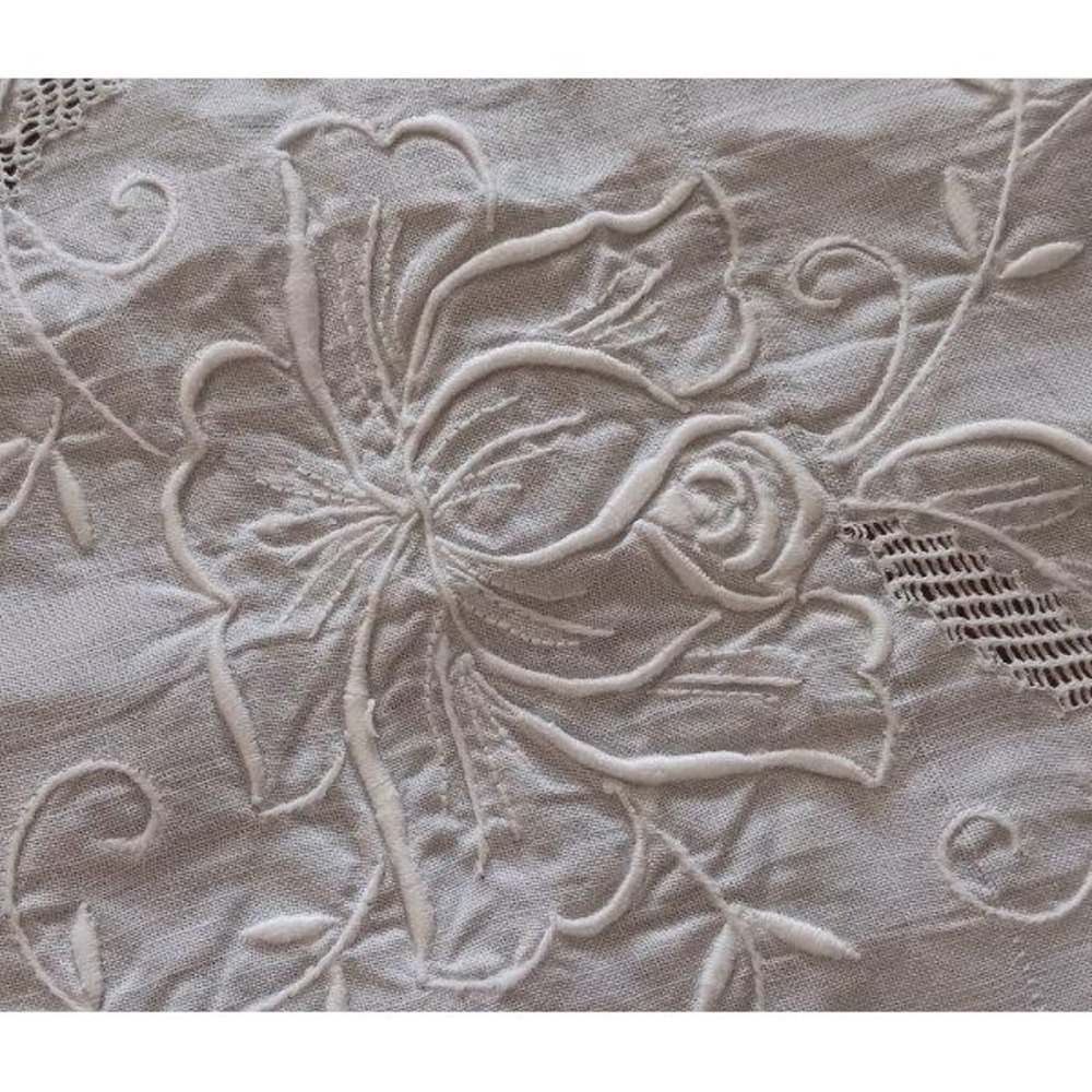 Vintage Madeira Linen Tablecloth White Roses Honeycomb Lace Drawnwork 84"
